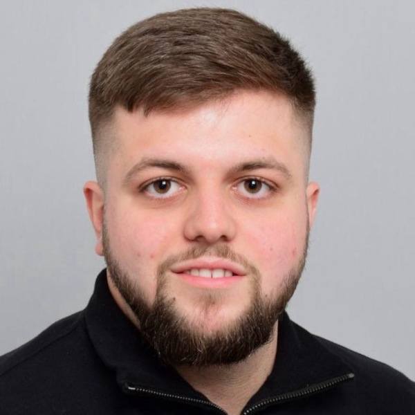 Dzenan J., Putzmann in Wiener Neustadt