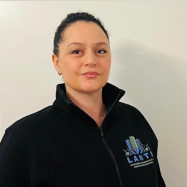 Kosovare K., Putzfrau in Augsburg